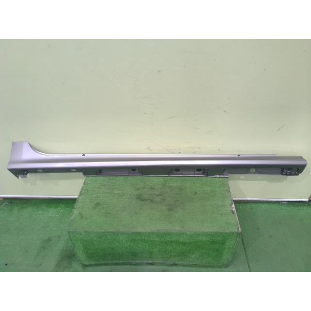 中古 ヤリス 5BA-MXPA15 右サイドステップ M15A-FKS 2SQ 75851-K0060 