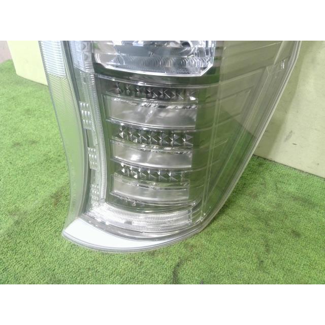 ステップワゴン DBA-RK5 右テールランプ R20A NH812P W0587