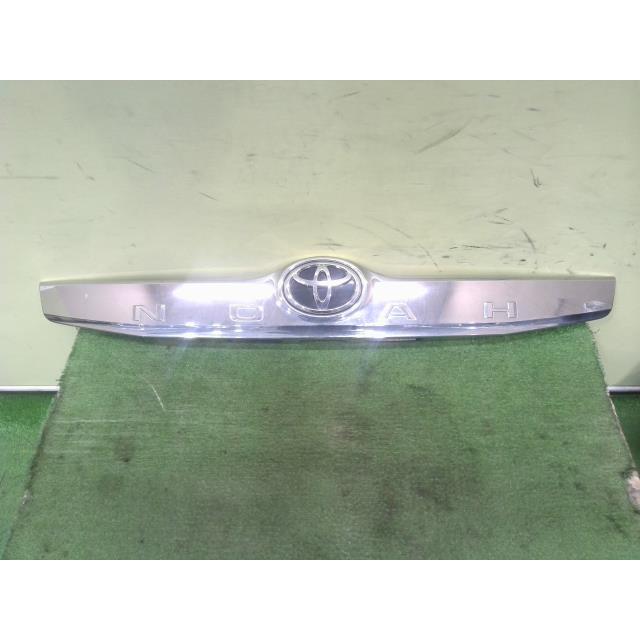 NOAH 中古 ノア DBA-ZRR85G リア ガーニッシュ 3ZR-FAE 070 NOAH 中古 ノア DBA-ZRR85G リア ガーニッシュ 3ZR-FAE 070