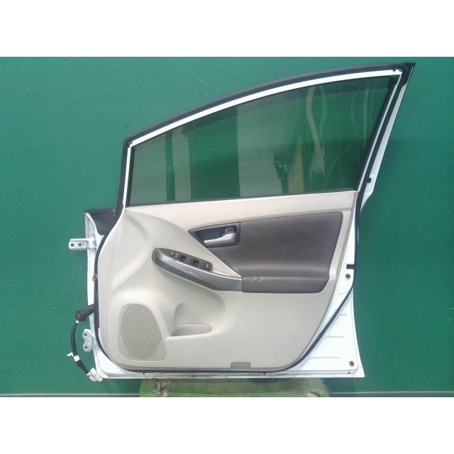 中古 プリウス DAA-ZVW30 右FドアASSY 2ZR-FXE 070 67001-47070 
