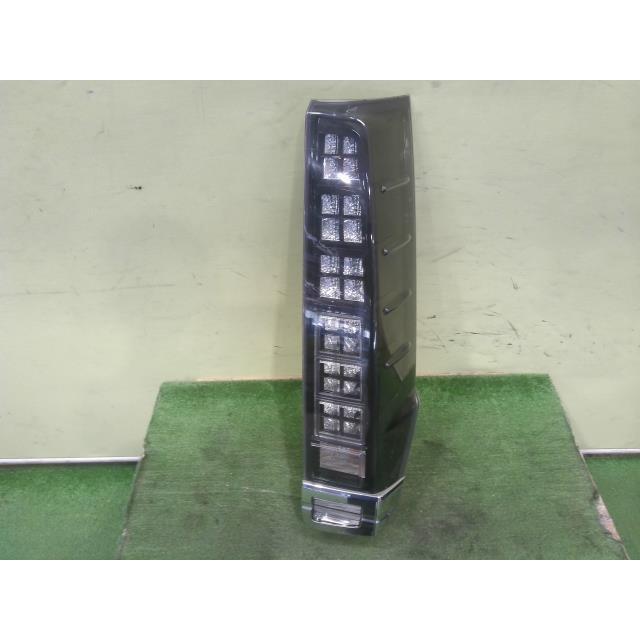 ヴォクシー DAA-ZWR80G 右テールランプ 2ZR-FXE 202 28-282 81551 