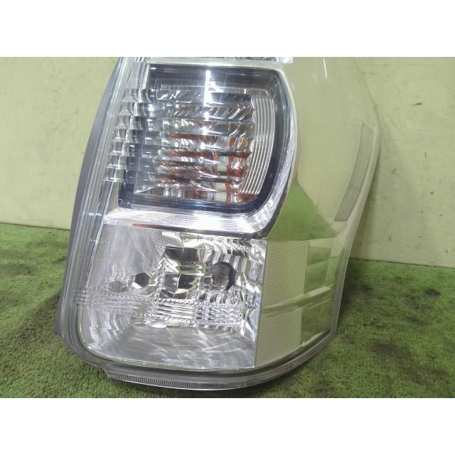 プリウスα DAA-ZVW41W 右テールランプ 070 47-46 81551-47140 中古