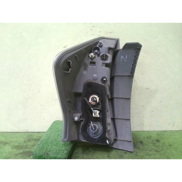 プリウスα DAA-ZVW41W 右テールランプ 070 47-46 81551-47140 中古