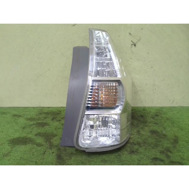 プリウスα DAA-ZVW41W 右テールランプ 2ZR-FXE 070 47-46 81551-47140