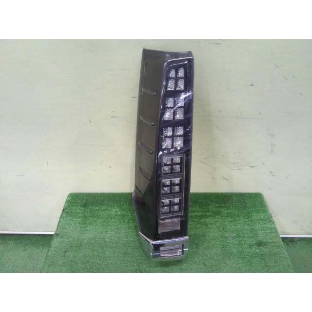 ヴォクシー DAA-ZWR80G 左テールランプ 2ZR-FXE 1F7 28-232 81561 