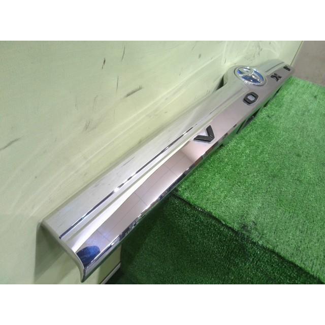 ヴォクシー リアガーニッシュ DAA-ZWR80G 2ZR-FXE 070 76801-28490