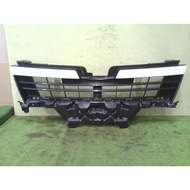 ヴォクシー DAA-ZWR80G ラジエータグリル 2ZR-FXE 070 53101-28390