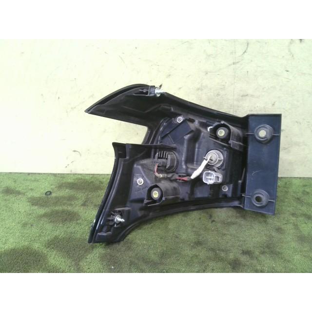 シエンタ DBA-NSP170G 右テールランプ 2NR-FKE 070 52-318 81551-52E30 中古_3
