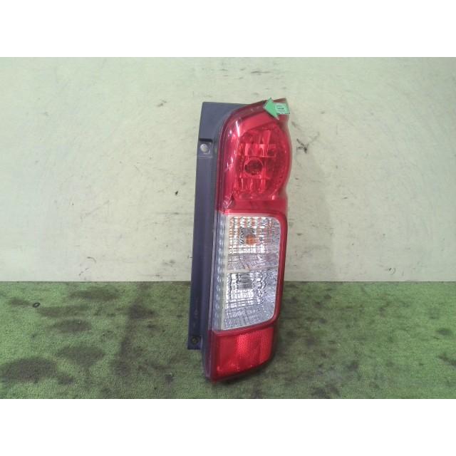 キャラバン　後期テールランプ　右側 NV350キャラバン LDF-VW6E26 右テールランプ YD25DDTI 不明 T008 26555