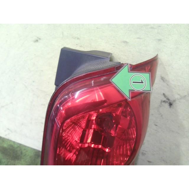 NV350キャラバン LDF-VW6E26 右テールランプ YD25DDTI 不明 T008 26555