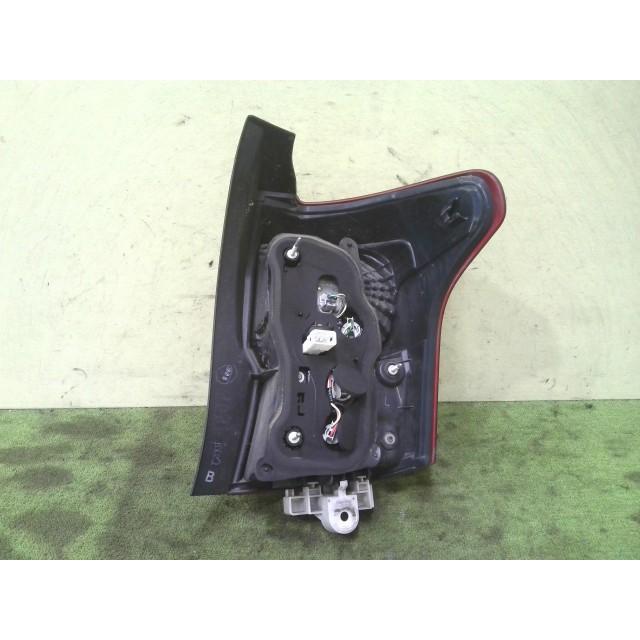 カローラフィールダー DAA-NKE165G 左テールランプ 1NZ-FXE 040 13-102