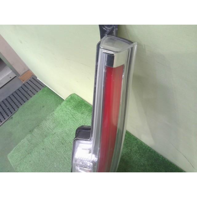 ムーヴ DBA-LA160S 右テールランプ KF-VE W24 220-69010 81551-B2320