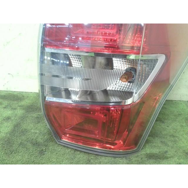 フォレスター DBA-SJG 右テールランプ FA20E D4S D114 84912SG090 中古 