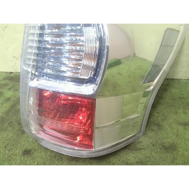 プリウスα DAA-ZVW41W 右テールランプ 2ZR-FXE 070 47-47 81551-47150 
