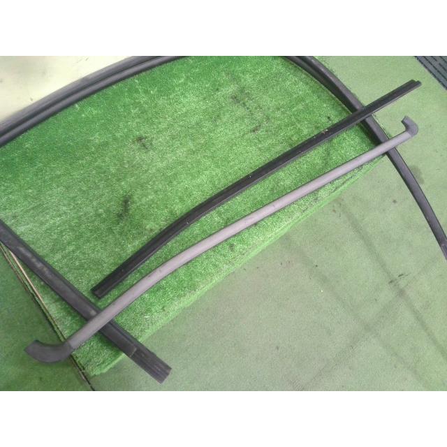 エルフ TPG-NLR85AR 右ドアガラスランです 4JJ1 8-98260-308-0 中古