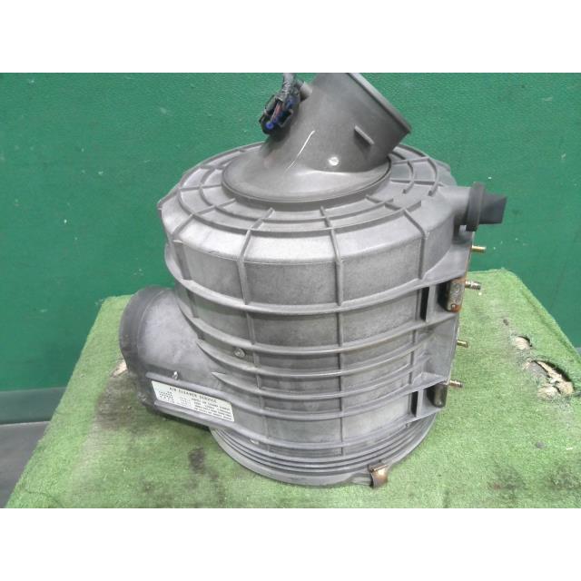 ダイナ 中古 PB-XZU401 エアクリーナーASSY S05D 17700-78200 ダイナ 中古 PB-XZU401 エアクリーナーASSY S05D 17700-78200