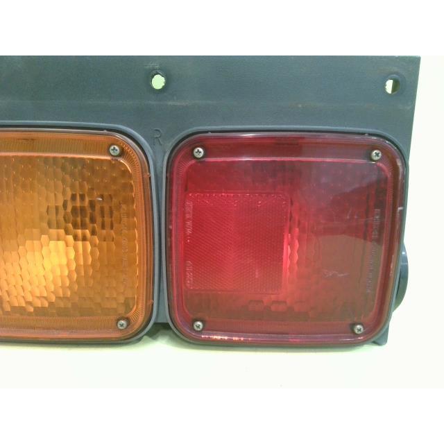 いすゞ大型車 KL-CXY23V4J 右テールランプ 6SD1T 4740A 1-82230-186-1