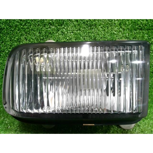 UD日産大型車 ADG-CD4XL 左フォグランプ GE13T 114-25740 26155