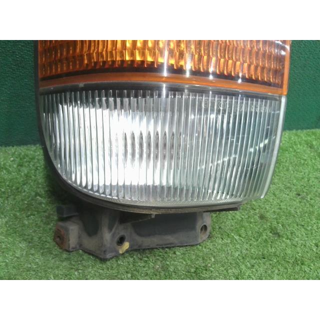 UD日産大型車 KL-CD55J 右クリアランスランプ RH8 3376 26120-00Z08