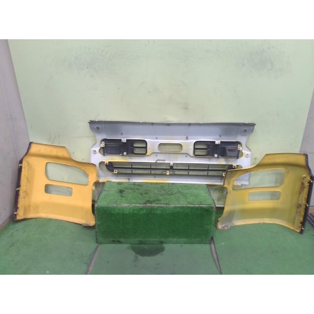UDトラクター ADG-GK4XAB FバンパーASSY GE13T 62660-0Z01J 中古