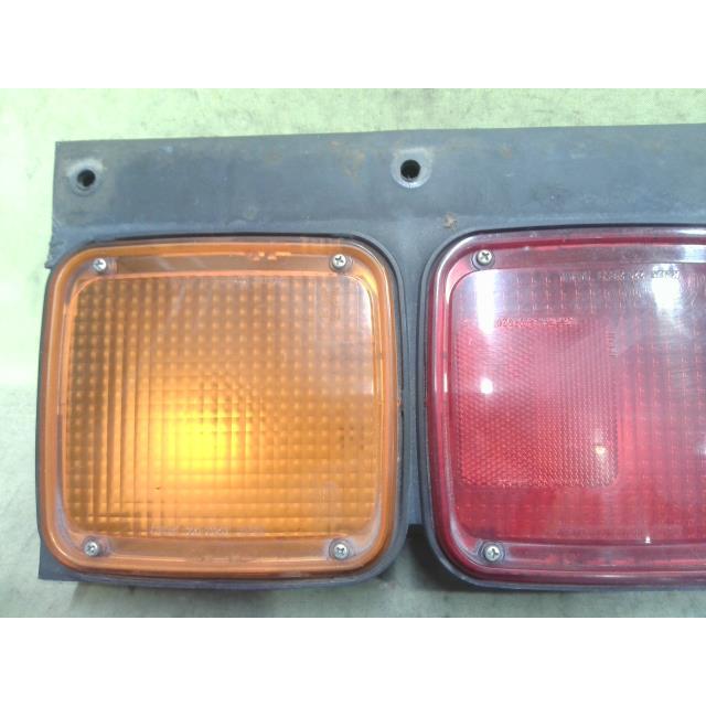 日野大型車 QPG-FW1EXE 左テールランプ 220-21853 81560-E0021 中古