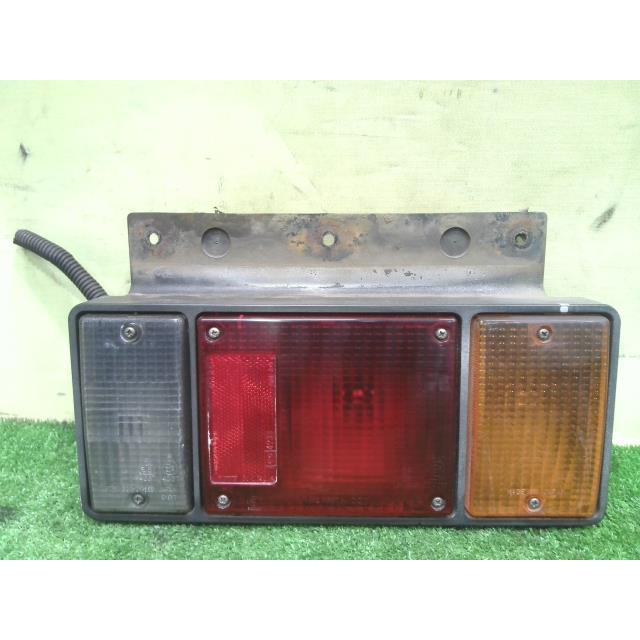 エルくん様 中古 エルフ NKR66L 右テールランプ 4HF1 220-21366 8-97106-226