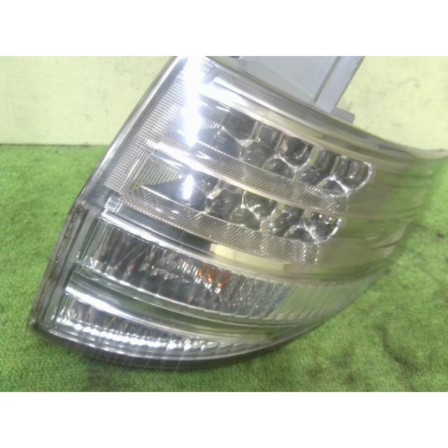 エスティマ 中古 DBA-ACR50W 右テールランプ 2AZ-FE 1F8 28-196 エスティマ 中古 DBA-ACR50W 右テールランプ 2AZ-FE 1F8 28-196