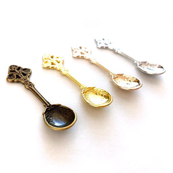 メール便可】【1個】スプーンのチャーム 60mm 金古美 ゴールド KC
