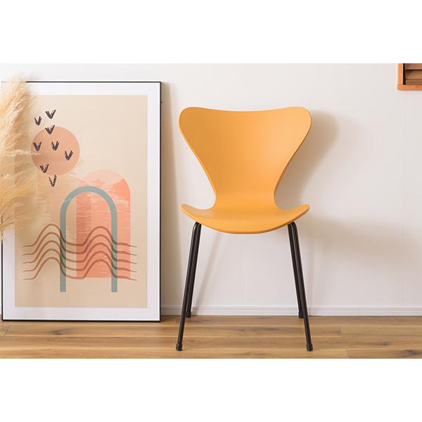 樹脂製でソフトな座り心地 スタッキングチェアー デザイナーズチェアー