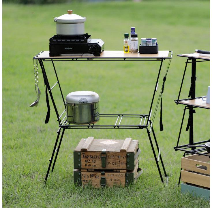 アウトドアでクッキング 折りたたみテーブル / キャンプ用品