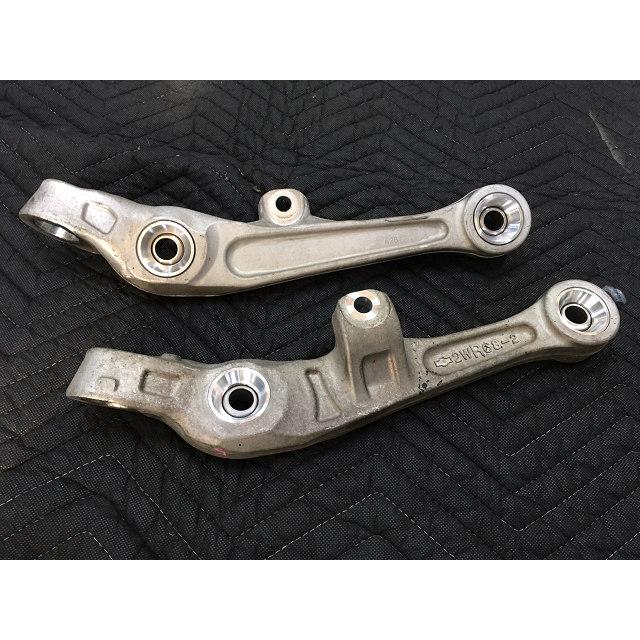 z33 フロントロアアーム Z33 フェアレディZ フロントロアアームピロ メンバー部ピロ 左右2ヶ所