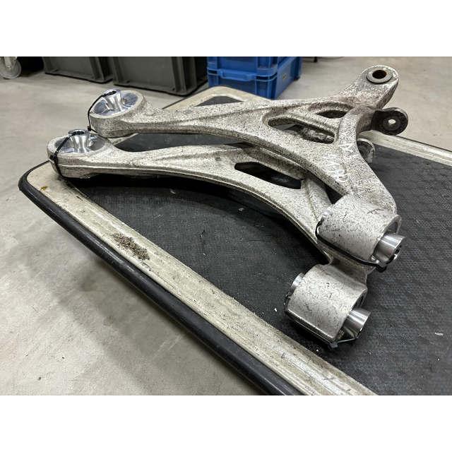 「いろは」ホンダ　インテグラ　type R DC5 純正ロアアーム左右セッ ホンダ 純正 インテグラ 《 DC5 》 右リアロアアーム P70700-24009254