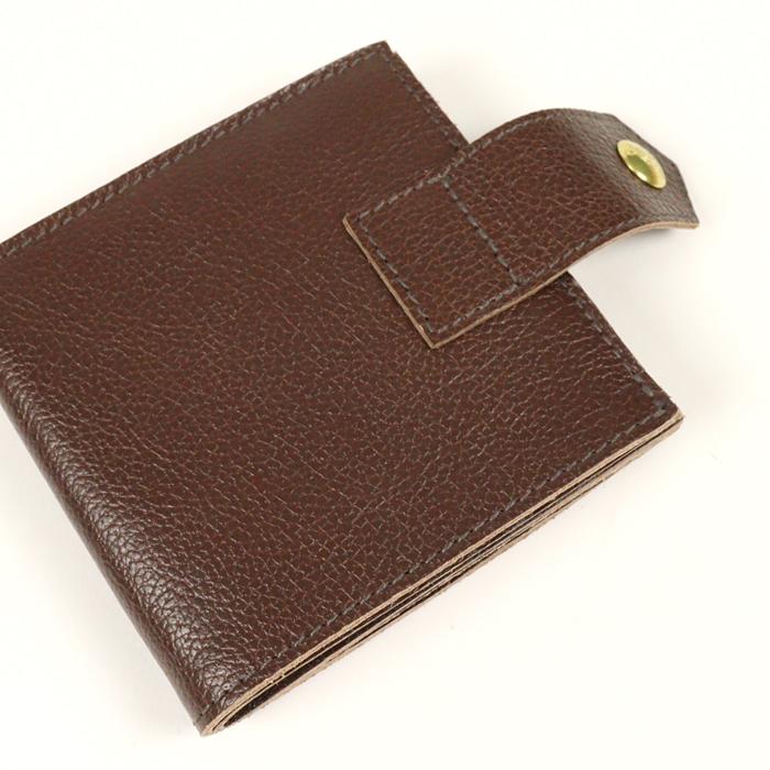 IL BISONTE（イルビゾンテ） 財布 二つ折り財布 ベルトフラップ二