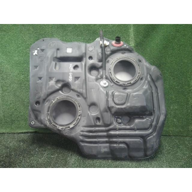 iQ DBA-KGJ10 フューエルタンク 燃料タンク 1KR-FE 77111-0BN00