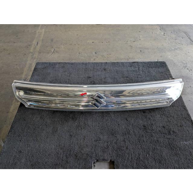 スペーシア　ラジエターグリル　72110-65R51 スペーシア カスタムXS DAA-MK42S ラジエーターグリル 72110-65R50