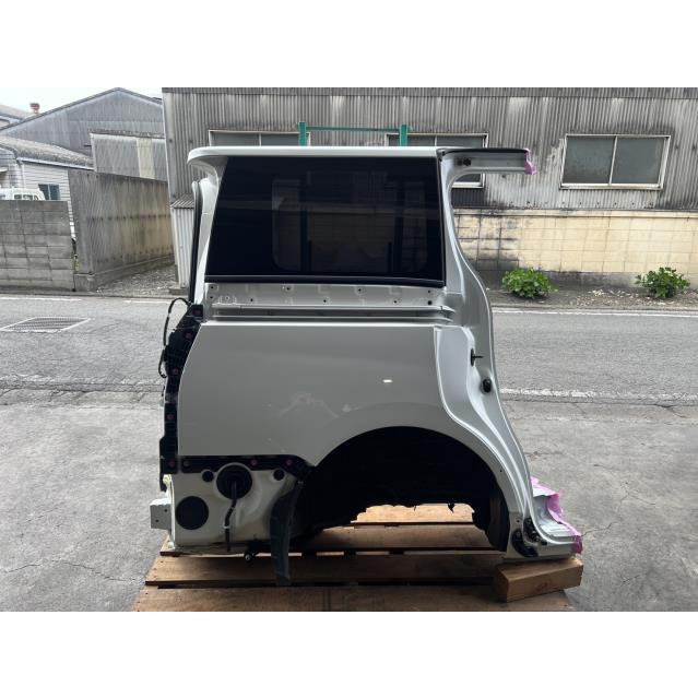 80 ノア　リアクオーターパネル右 NOAH 【店頭引取り限定】ノア DAA-ZWR80W 右Rフェンダー/クォーター