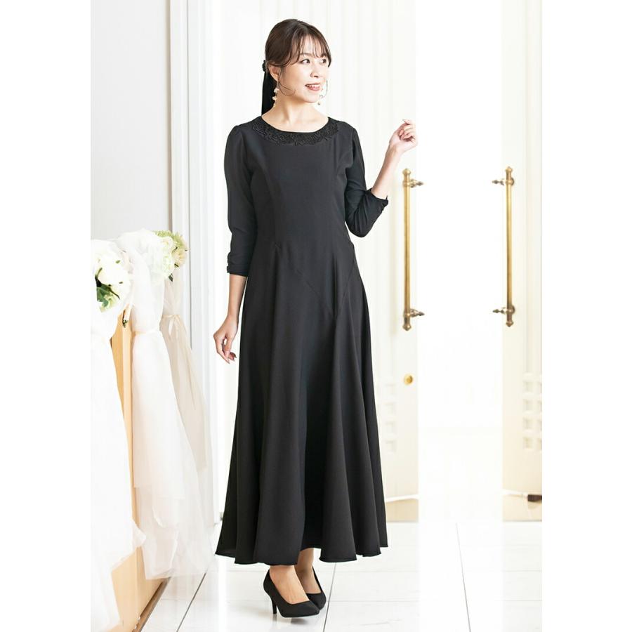 (値下げ)マザーズドレス11号ブラック サイズ各種あり、魅惑のバラが全身に咲き誇る正礼装母親ドレス