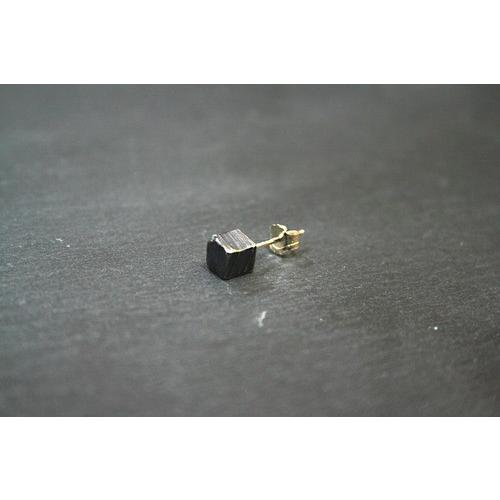 Gaspard Hex ギャスパーヘックス】 18 Cube Studs Silver Pierce  