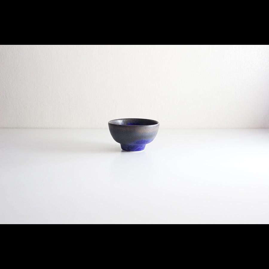 作家物　陶芸作家　中川智治　Potter Ash Field    ぐい呑  Sake Cup　そば猪口　青　黒　金　ブラック　ブルー　ゴールド　酒の器　酒器｜nontitletokyo｜03