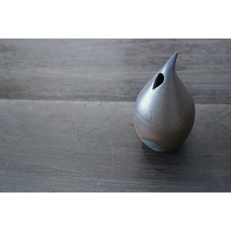 花を美しく魅せるモダンな器 陶芸作家 大江一人 Shizuku Sangiri 花を美しく魅せるモダンな器 陶芸作家 大江一人 Shizuku Sangiri