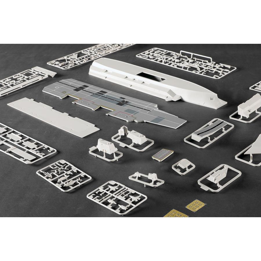 トランペッター トランぺッター 1/700 イギリス海軍 航空母艦 HMS