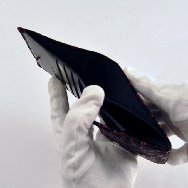 印傳屋（INDEN-YA） 印伝 財布 二つ折り 印伝屋 札入 黒地赤漆 とんぼ