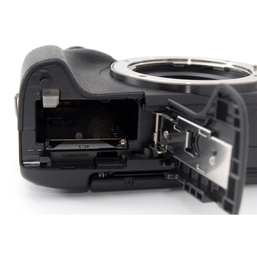 Canon EOS M3 ミラーレスカメラ レンズ2個 別売バッグ・ストラップ付 Canon EOS M3 ミラーレスカメラ レンズ2個 別売バッグ・ストラップ付