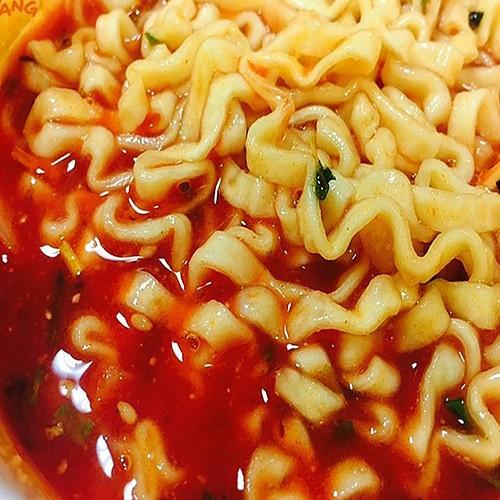 ブルダック炒め湯麺 カップ 1gx1個 大カップ カップ麺 韓国食品 韓国お土産 韓国ラーメン 乾麺 インスタントラーメン 辛い 激辛 激辛ラーメン Buldaktang Cup 1ea Nowmall 通販 Yahoo ショッピング