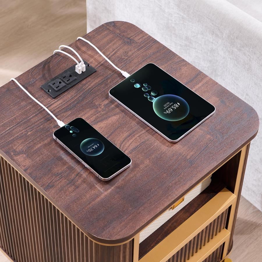 【並行輸入品】OKD モダンシック フルーテッド ナイトスタンド ラグジュアリー 充電ステーション付き エンドテーブル/ベッドサイドテーブル 引