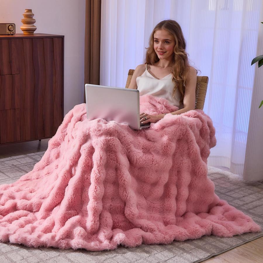 【並行輸入品】 Jeyfull Pink Faux Fur Throw Blanket Soft Plush Fluffy Bubble Tex_3