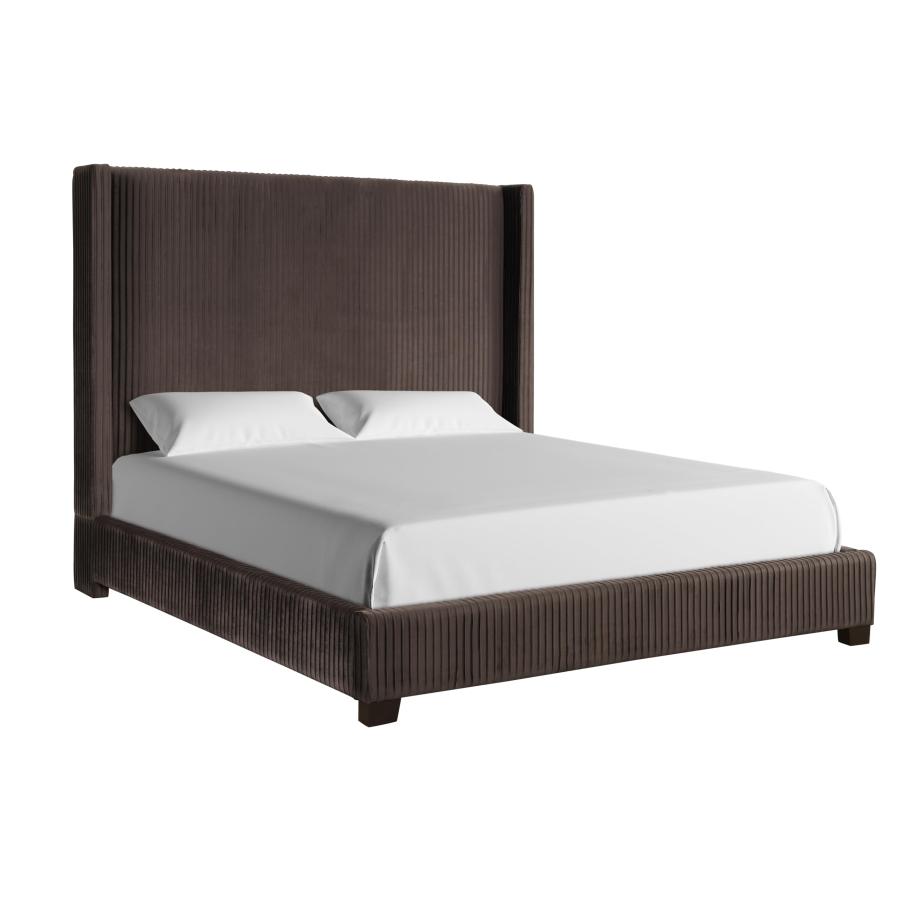【並行輸入品】 King Size 68.50\"H Upholstered Bed Frame, Luxurious Platform Bedの画像