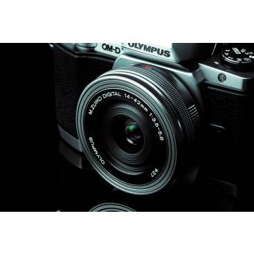 [大特価] OLYMPUS 電動式パンケーキズームレンズ M.ZUIKO DIGITAL ED 14-42mm F3.5-5.6 EZ BLK 【3093249660】(17570円)