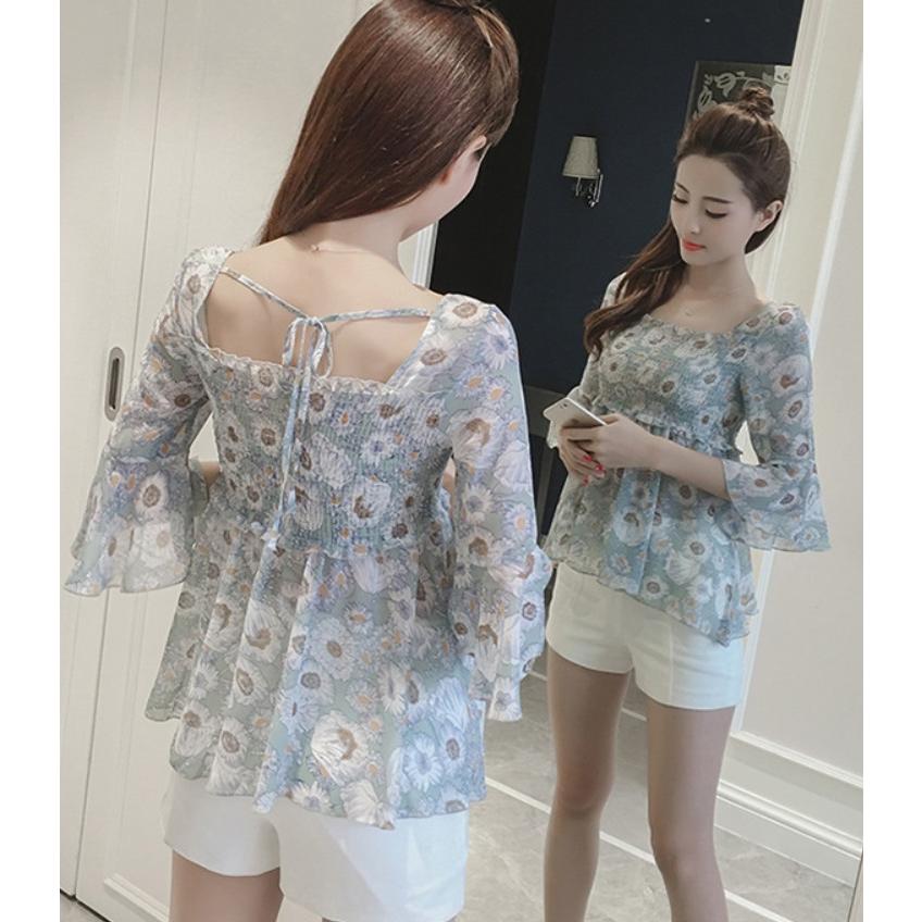 青と白の花柄フレアスリーブトップス トップス レディース ベルスリーブ 花柄 春 夏 肌見せ ひらひら
