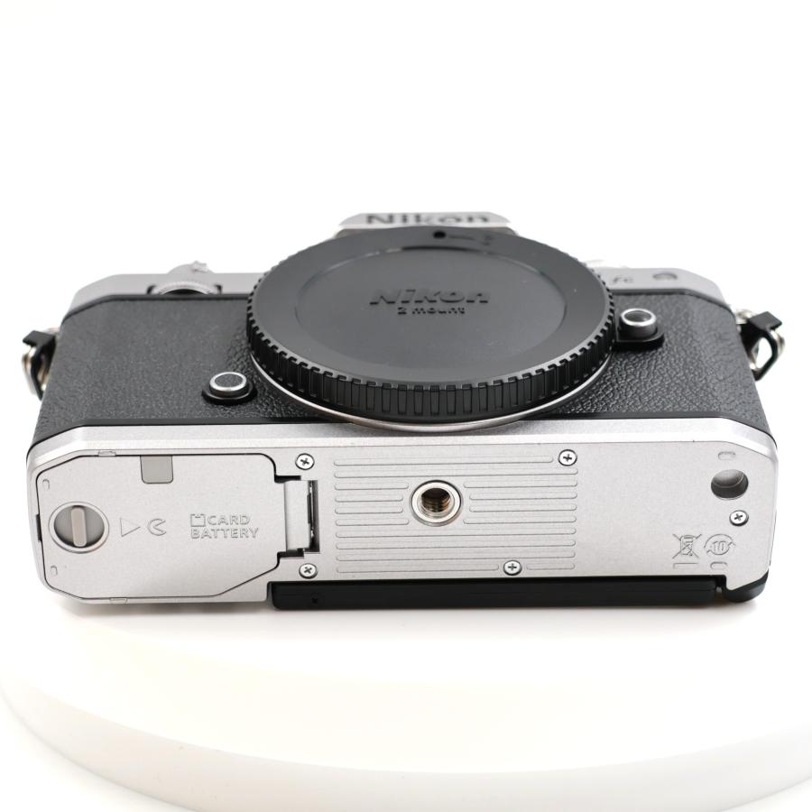 ニコン（Nikon） シャッター数2733枚 Nikon Z fc レンズキット
